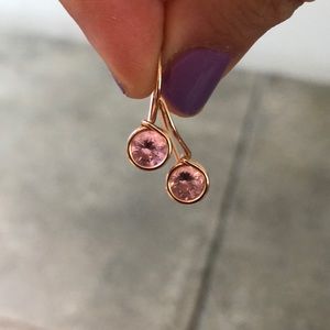 Rose gold earring with pink stone